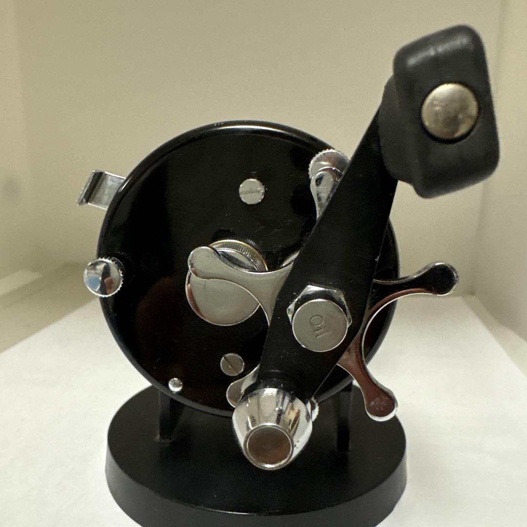 Ambassadeur 6000cベイトリール 黒と銀