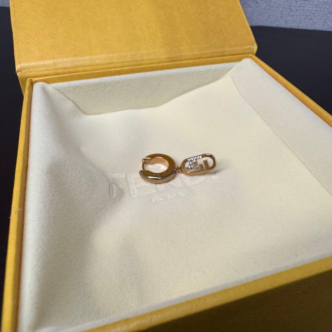 フェンディ FENDI ピアス オーロック　片耳