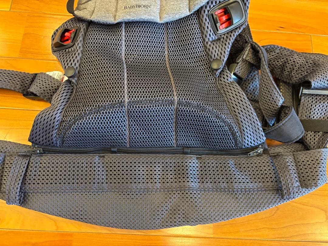 【美品】ベビービョルン ベビーキャリアHARMONYアンスラサイト　収納カバー付