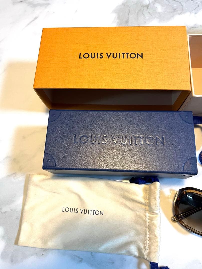 【HMMH7です】ヴィトンサングラス　正規品　取り扱い説明書あり