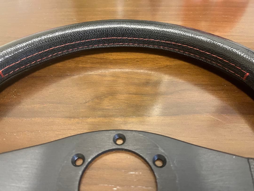 MOMO ステアリングホイール ブラックレザー　35センチ