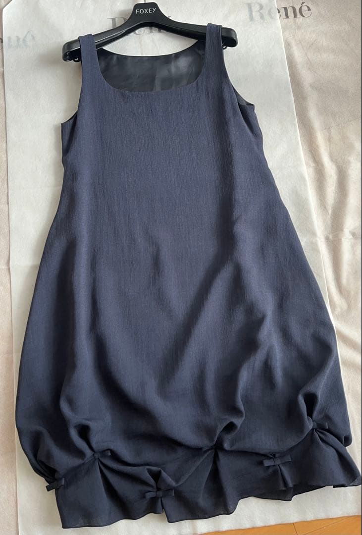 FOXEY フォクシー デイジートラベルパフ ネイビー 38 リボン付き