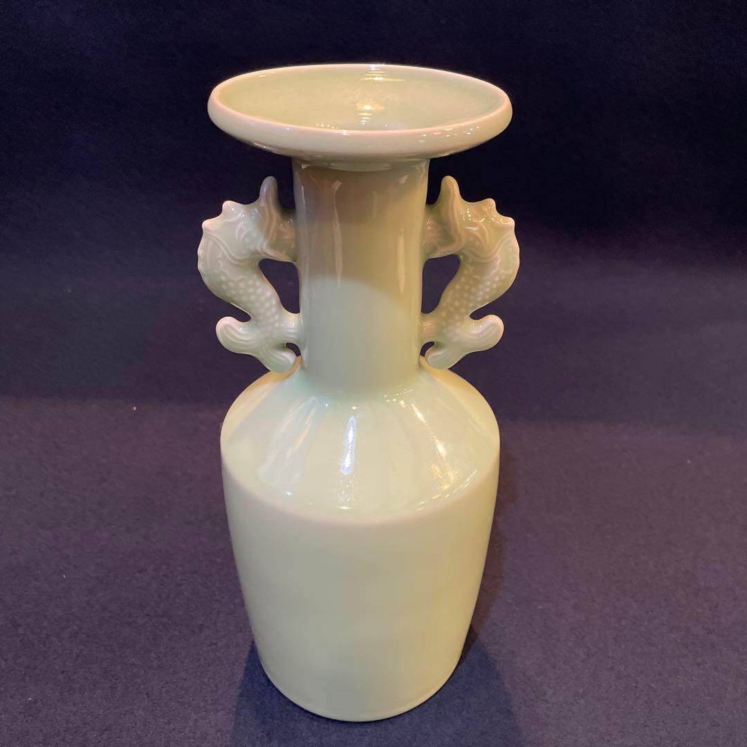 「平戸焼」青磁 【横石 嘉助】(作)の『鯱耳(シャチミミ)花瓶』共箱※美品　花入