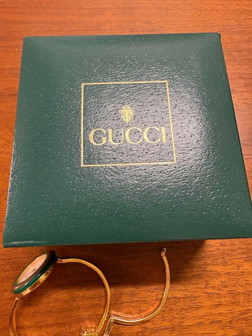GUCCI ラウンドフェイス時計 マルチカラー