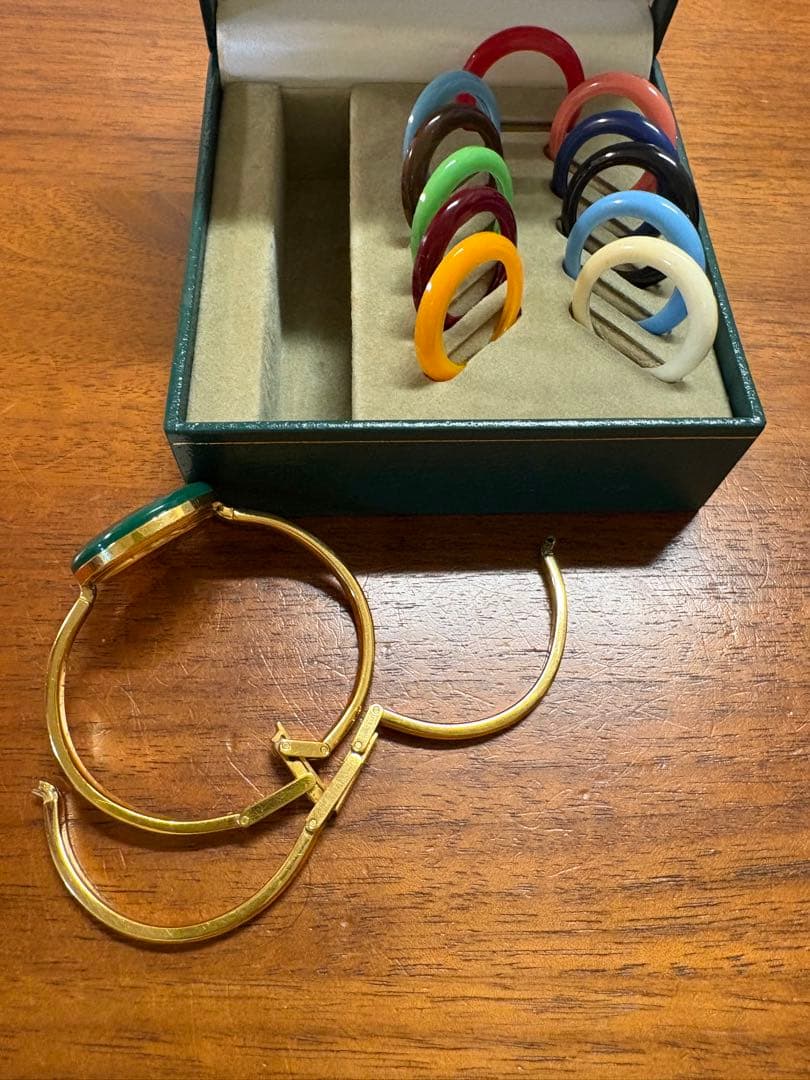 GUCCI ラウンドフェイス時計 マルチカラー