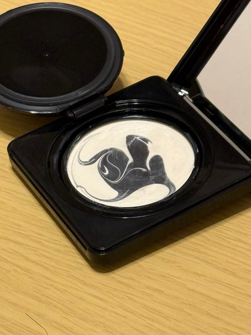 ジバンシイ ソワンノワール UV コンパクト