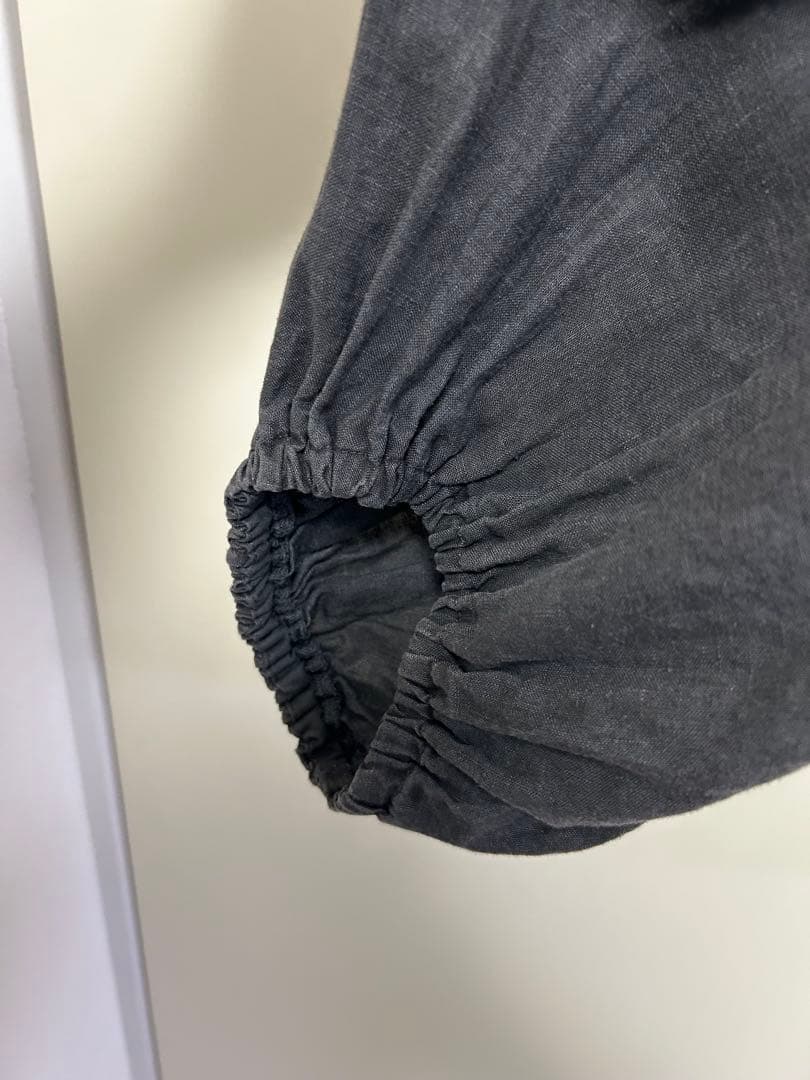 nest Robe 2025SS リネン備長炭染めスカラフリルブラウス 墨黒