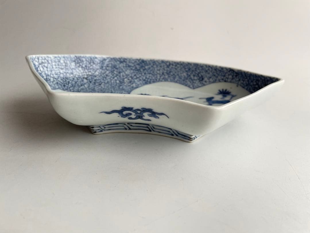 骨董　アンティーク　古伊万里　染付　窓絵　牛　山水　氷割　扇形　向付　変形皿　皿