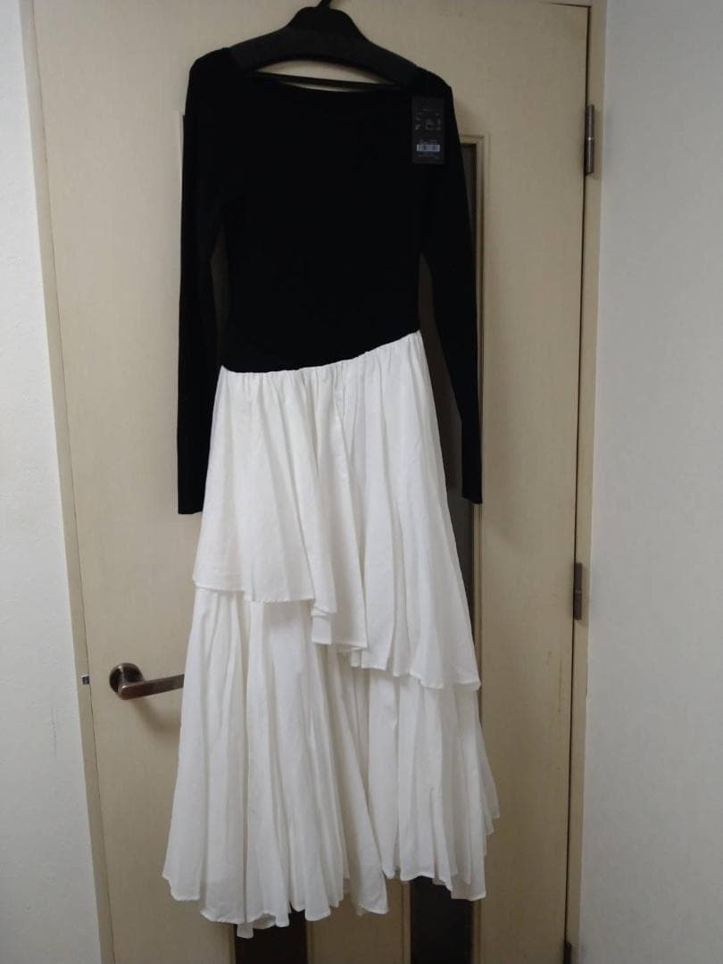 新品タグ付　anuans ボートネックイレギュラーヘムドッキングニットワンピース