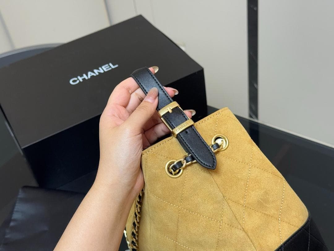 国内即発ノベルティ　ハンドバッグです　ブラック　バッグ