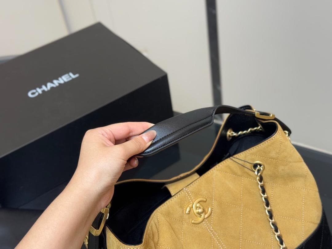 国内即発ノベルティ　ハンドバッグです　ブラック　バッグ