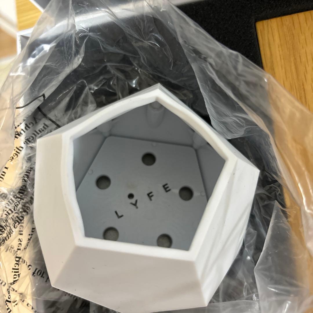 磁力で空中に浮かぶプランター　FLYTE LYFE