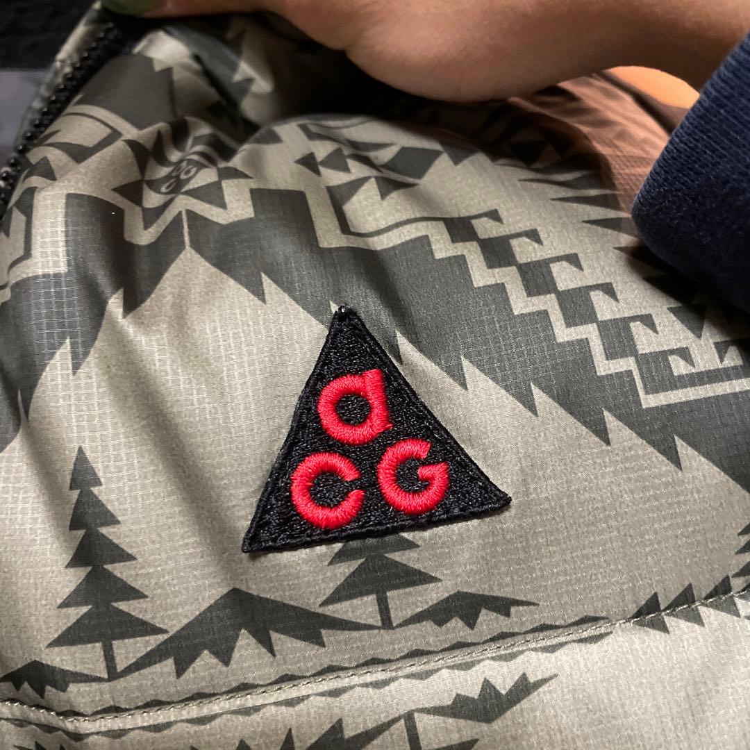 NIKE acg ダウンベスト　ツリー柄　sサイズ