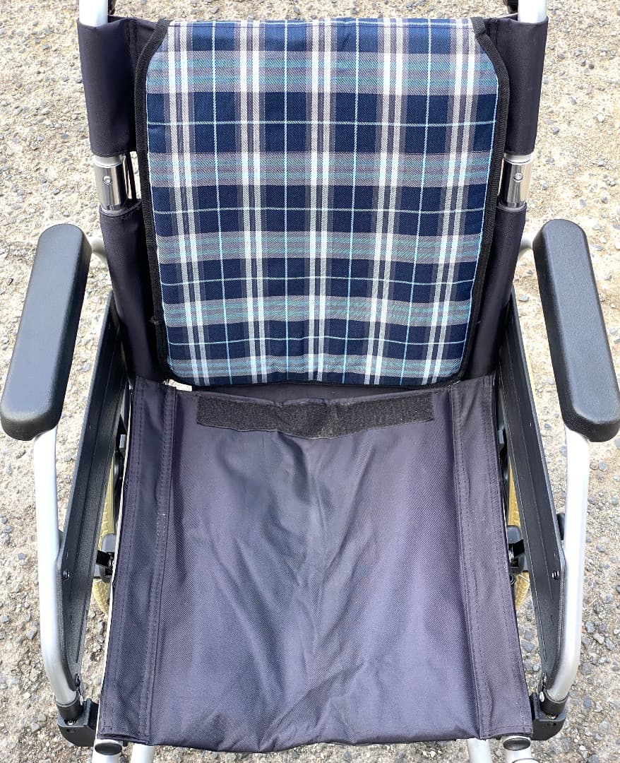 ケアテックジャパン ノーパンクタイヤ 軽量 介助型車いす ウイングスイングアウト