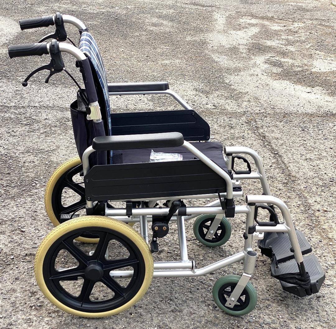 ケアテックジャパン ノーパンクタイヤ 軽量 介助型車いす ウイングスイングアウト