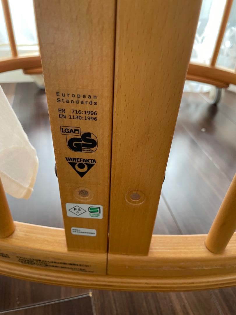 木製円形ベビーベッド マットレス付き