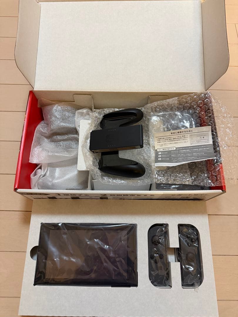 U❤️:Nintendo Switch 本体 （箱付き、美品）