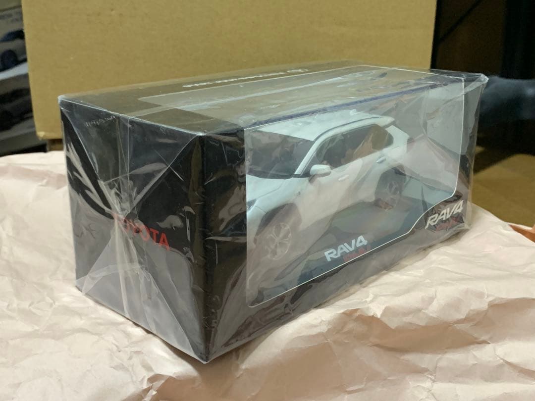 さ*も様 RAV4 PHV ミニカー ホワイトパール