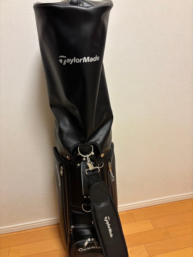 TaylorMade ブラック　キャディバッグ　キャスター付