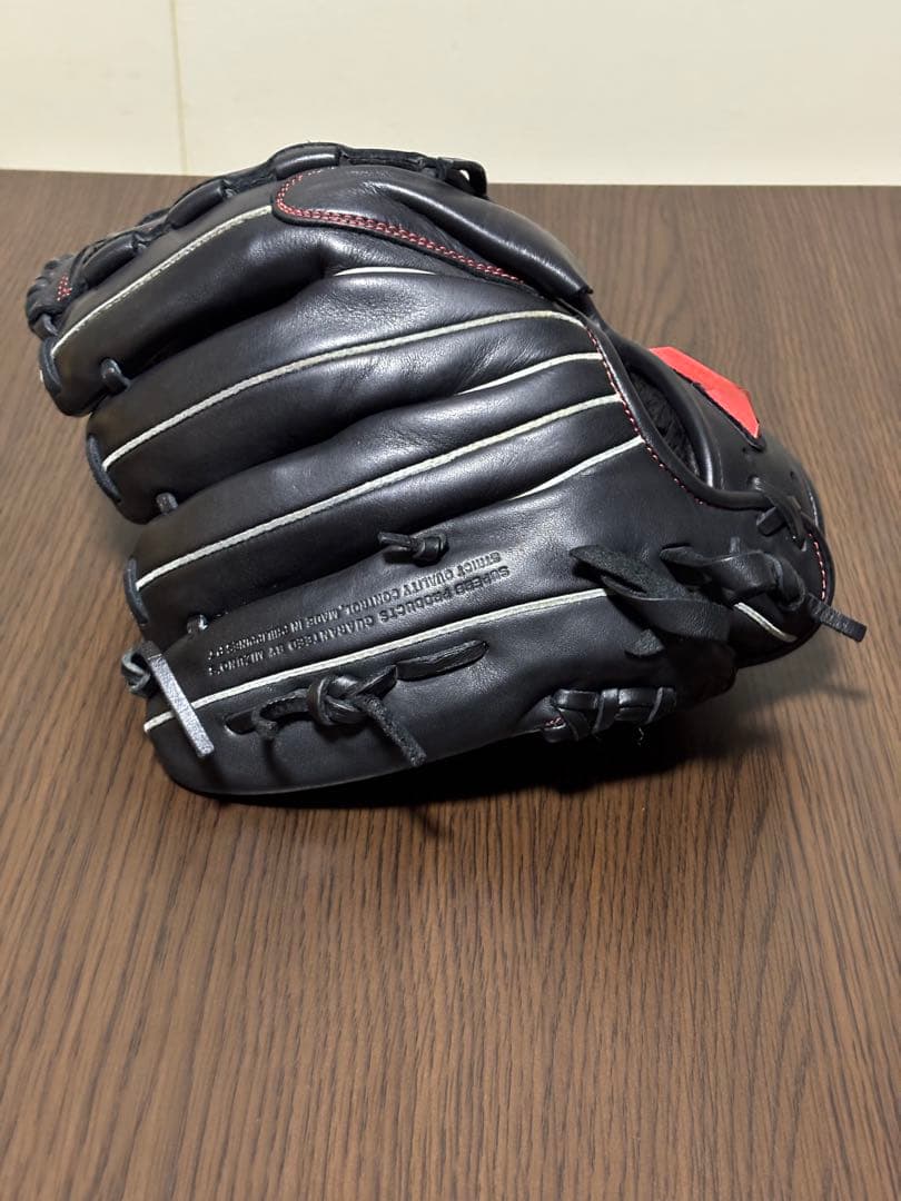 マ*チ様 Mizuno 軟式野球グローブ 黒/赤　投手用　未使用に近い