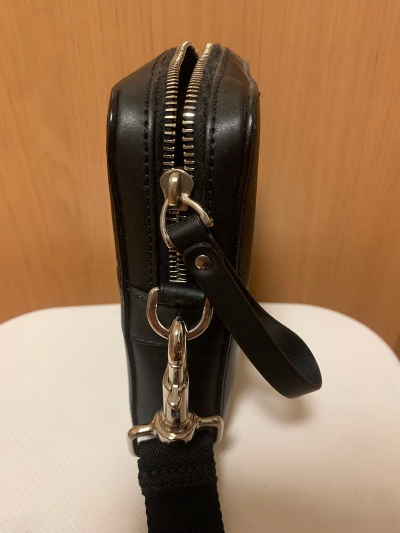 ヴァレンティノ VALENTINOレザーショルダーバッグ　美品