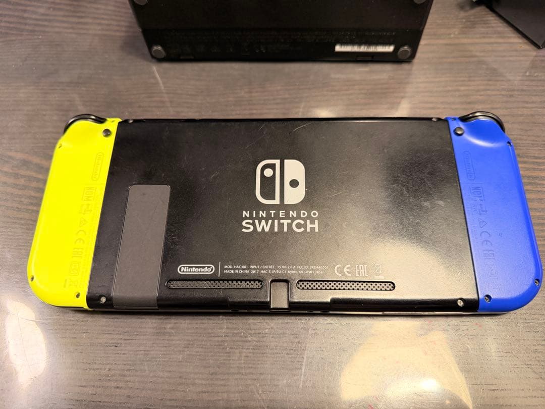 動作品 Nintendo Switch HAC-001 本体　ジョイコンx2