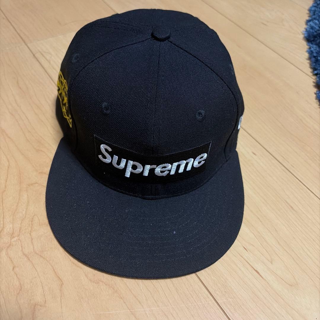 Supreme World Famousコラボキャップ