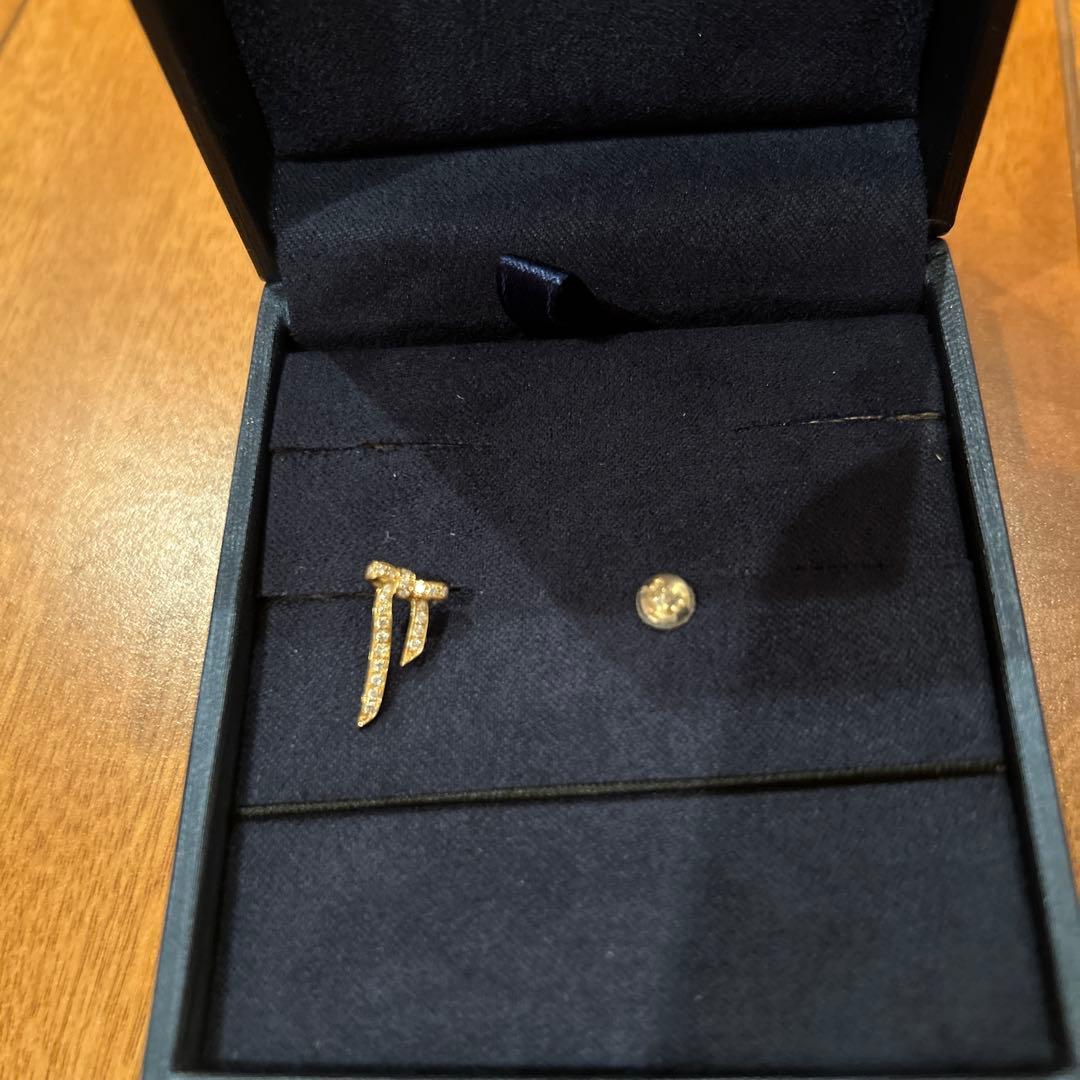 クアラントット　Eleganza ピアス　片耳　リボン　ダイヤ