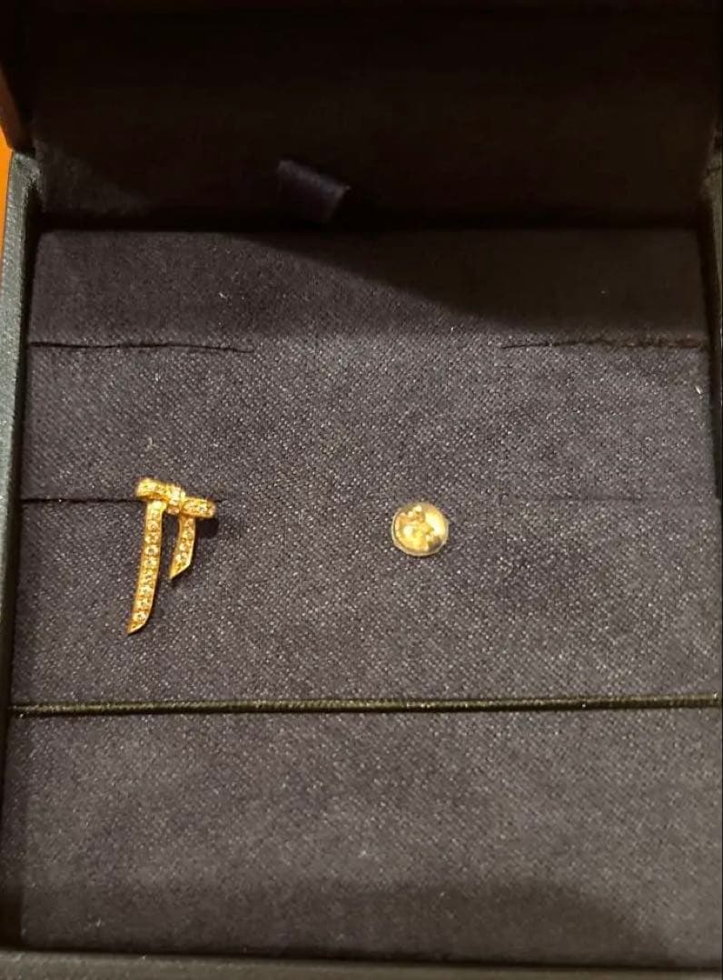 クアラントット　Eleganza ピアス　片耳　リボン　ダイヤ