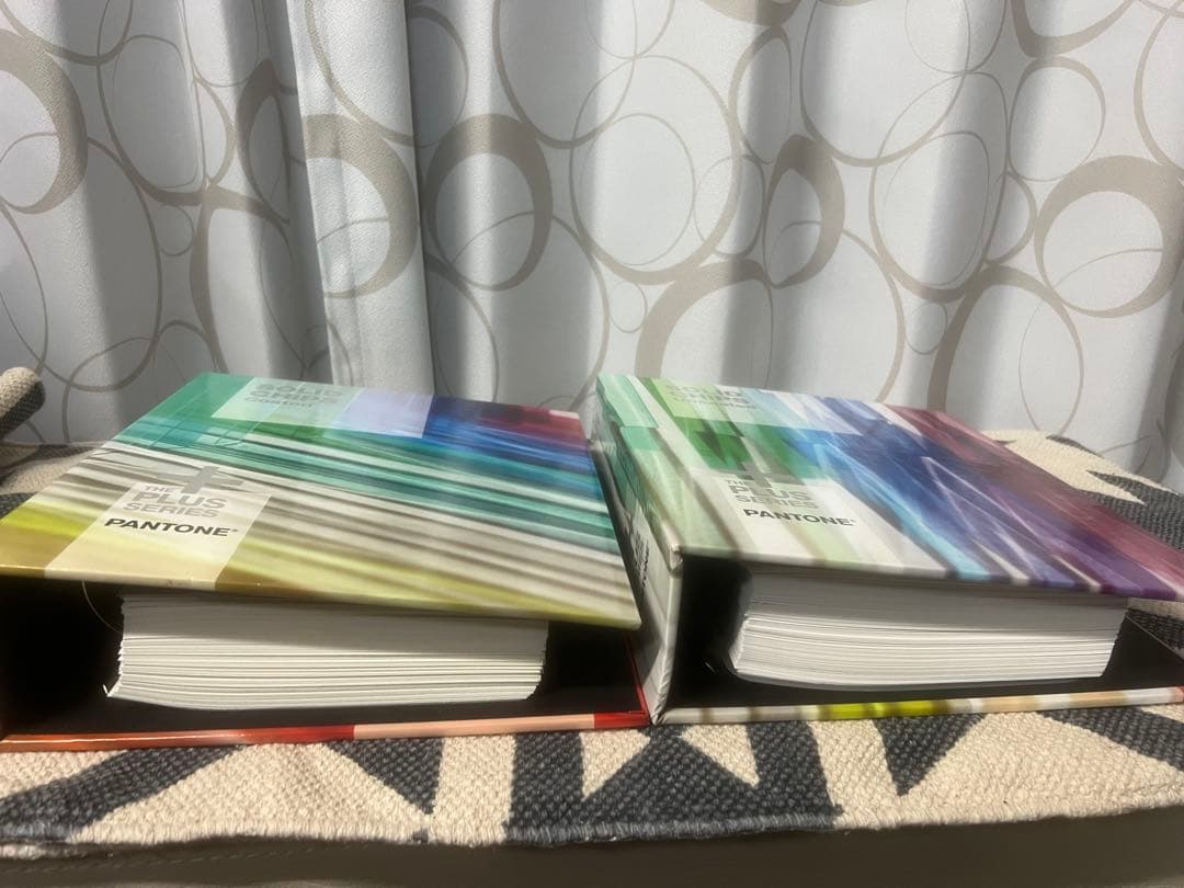 PANTONE PLUS SERIES SOLID CHIPS セット　色見本帳
