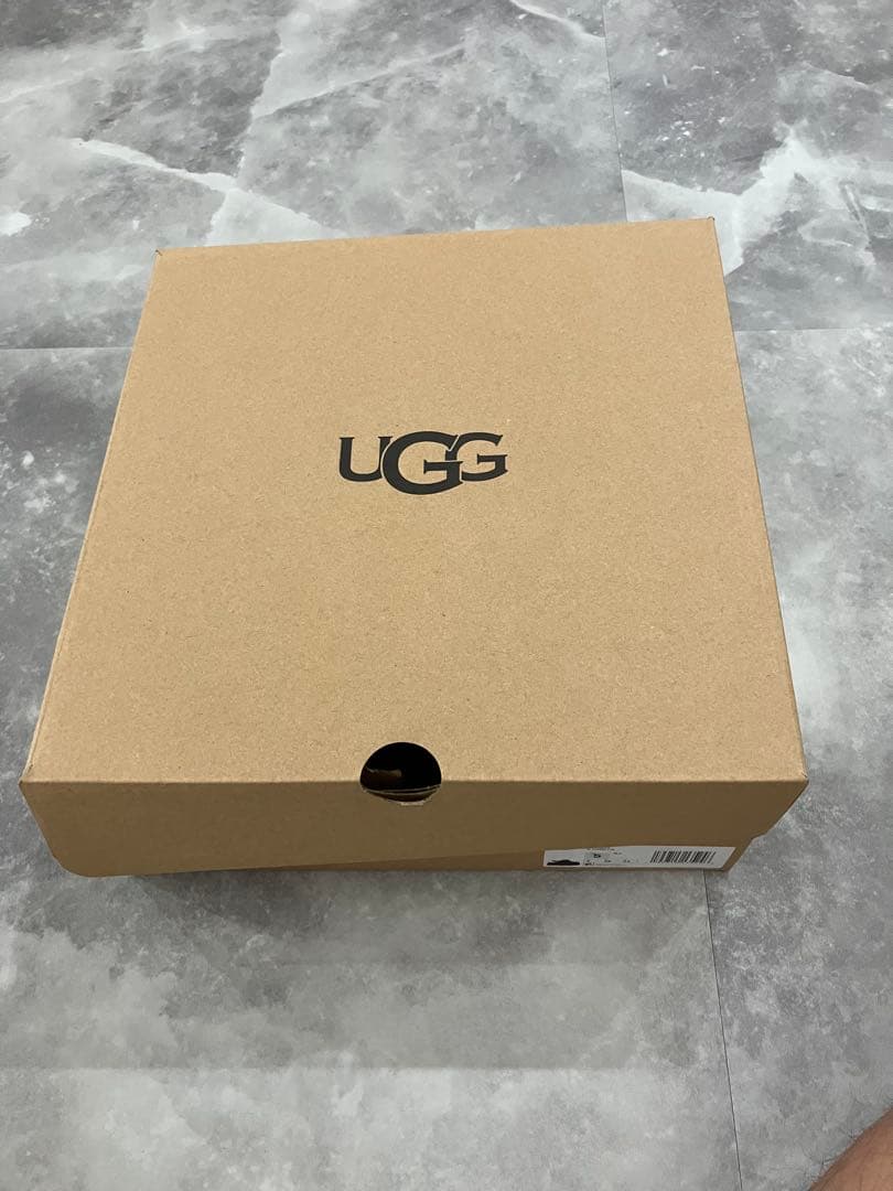UGG ブラック スリッポン厚底ムートンブーツ