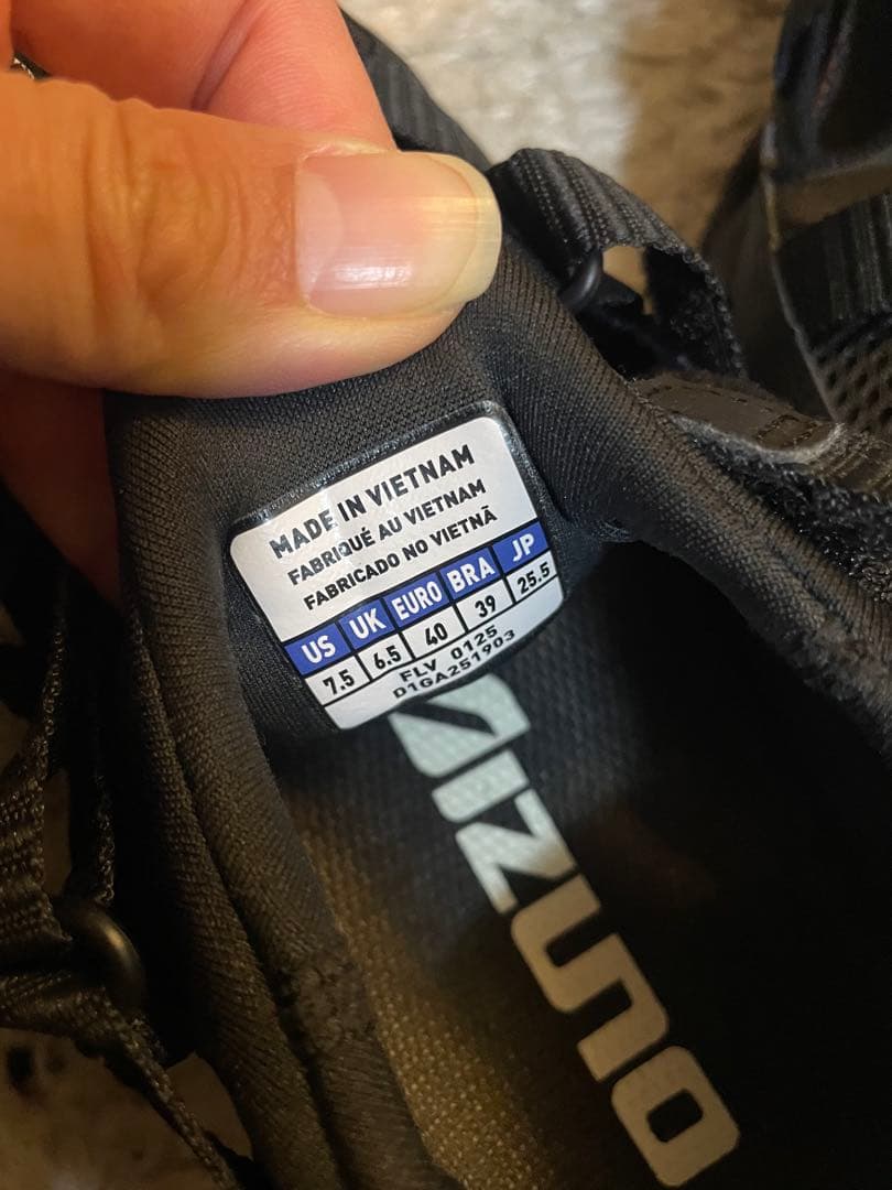 Mizuno ブラック スポーツサンダル　WAVE PROPHECY STRAP