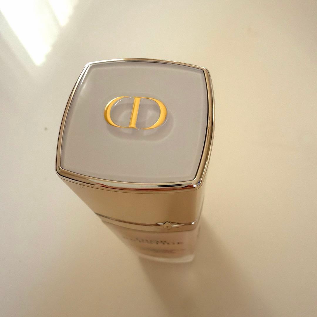 Dior Prestige ホワイト プロテクター UV ルミエール BB 01