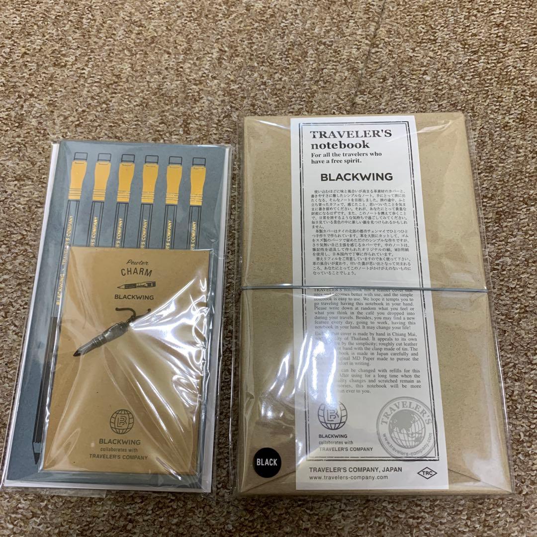 バ*✨様 【新品】トラベラーズノート ブラックウィング 本体リフィル チャーム3