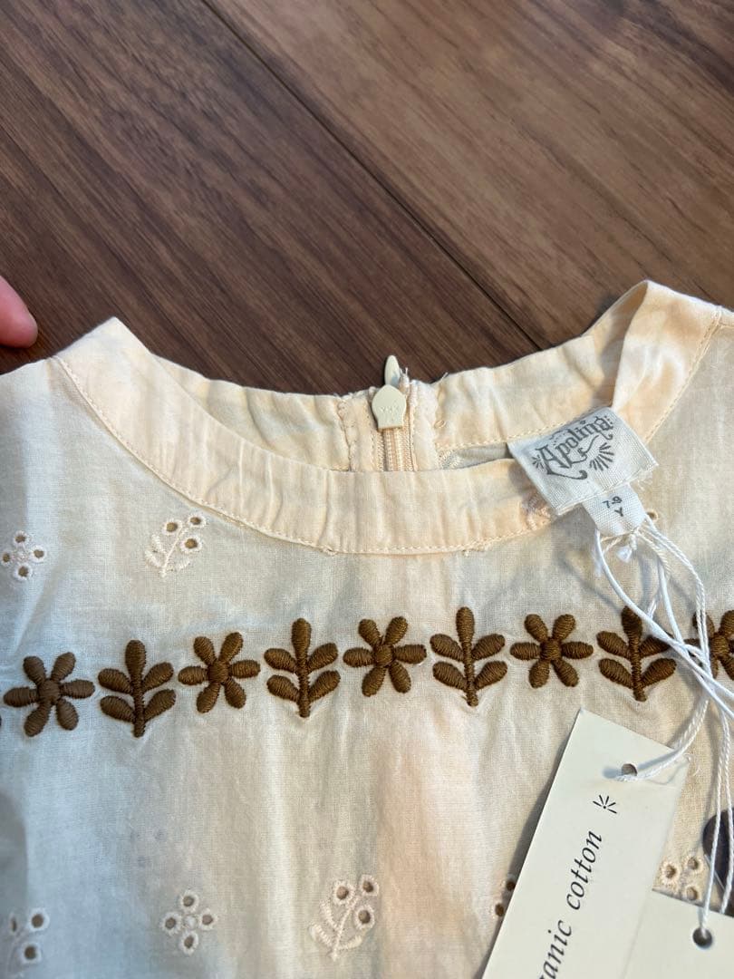 新品　Apolina Wini Trouset set milk 7-9Y