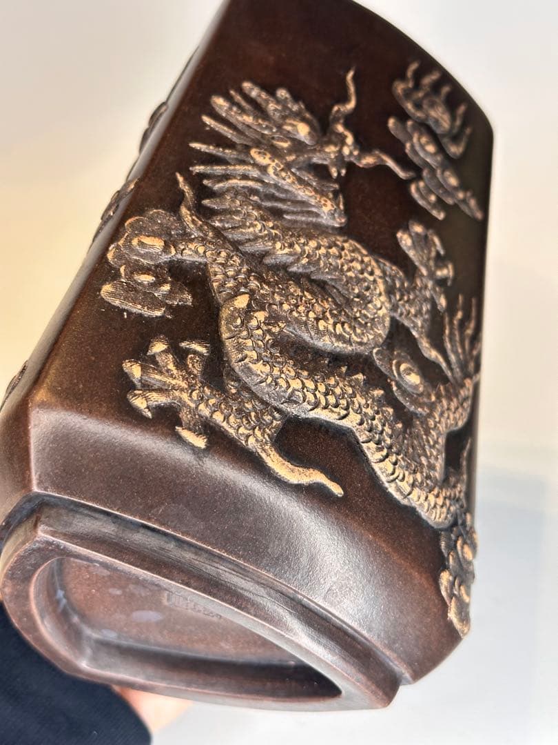 中国 清朝 大清乾隆年製 三角形 紫砂 龍文筆筒 瓶 骨董品 コレクション