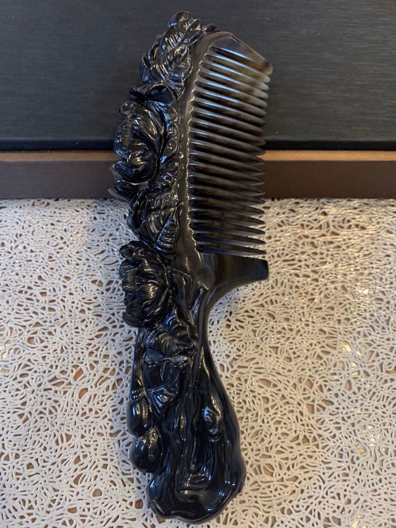 Y-147 高級　希少　極上品　天然白水牛角　手彫り　牡丹　櫛　くし