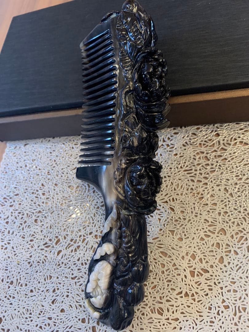 Y-147 高級　希少　極上品　天然白水牛角　手彫り　牡丹　櫛　くし