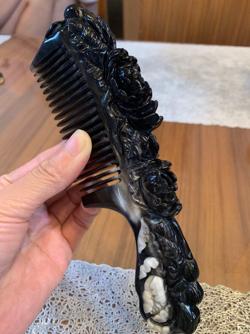 Y-147 高級　希少　極上品　天然白水牛角　手彫り　牡丹　櫛　くし