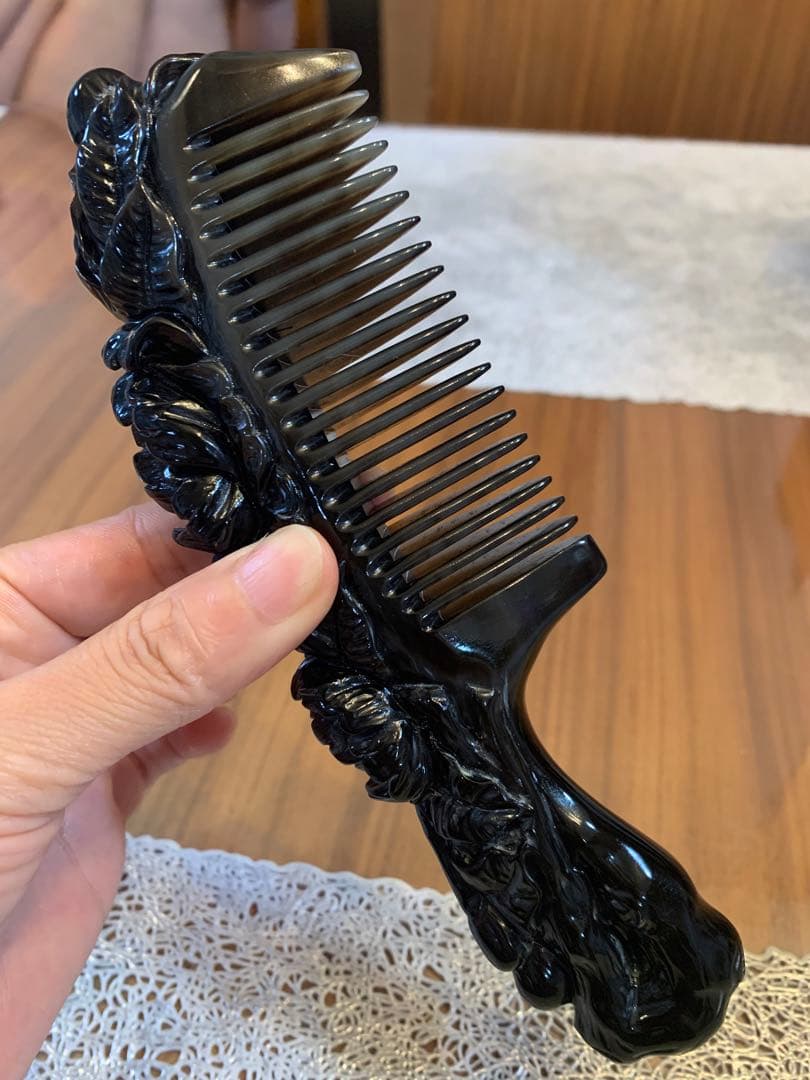 Y-147 高級　希少　極上品　天然白水牛角　手彫り　牡丹　櫛　くし