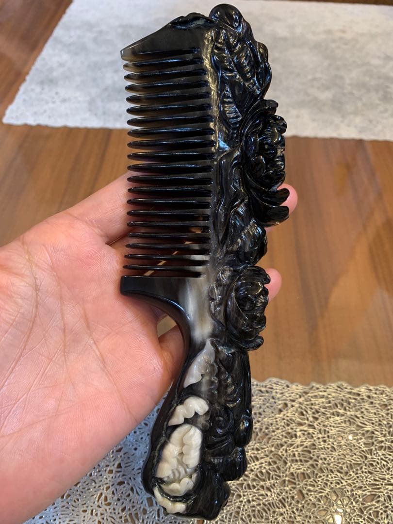 Y-147 高級　希少　極上品　天然白水牛角　手彫り　牡丹　櫛　くし