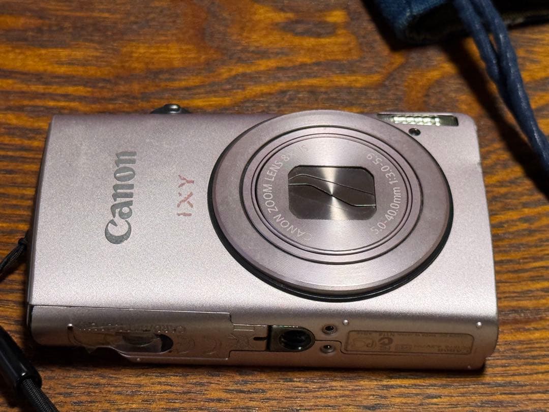 Canon IXY 600Fデジタルカメラ コラボモデル限定品　バッテリー2個付