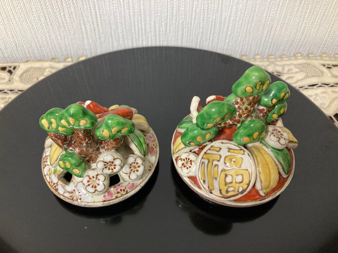 有田焼　香炉　濱田高滋作　目出鯛　紅白ペア　松竹梅　鯛に桜、花々