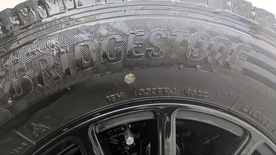 ブリジストン　スタッドレス　 195/80R15 　ハイエース