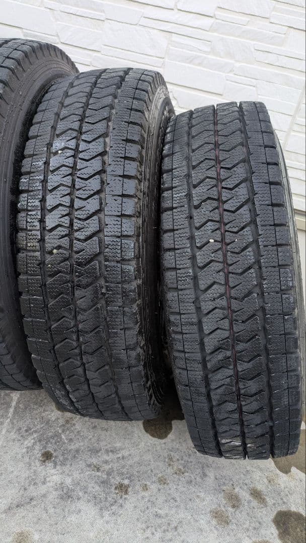 ブリジストン　スタッドレス　 195/80R15 　ハイエース