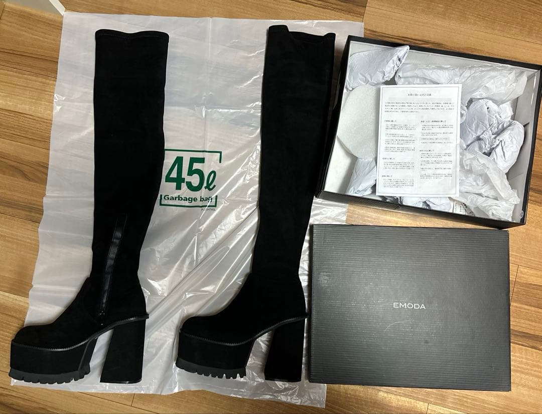 ニーハイブーツ