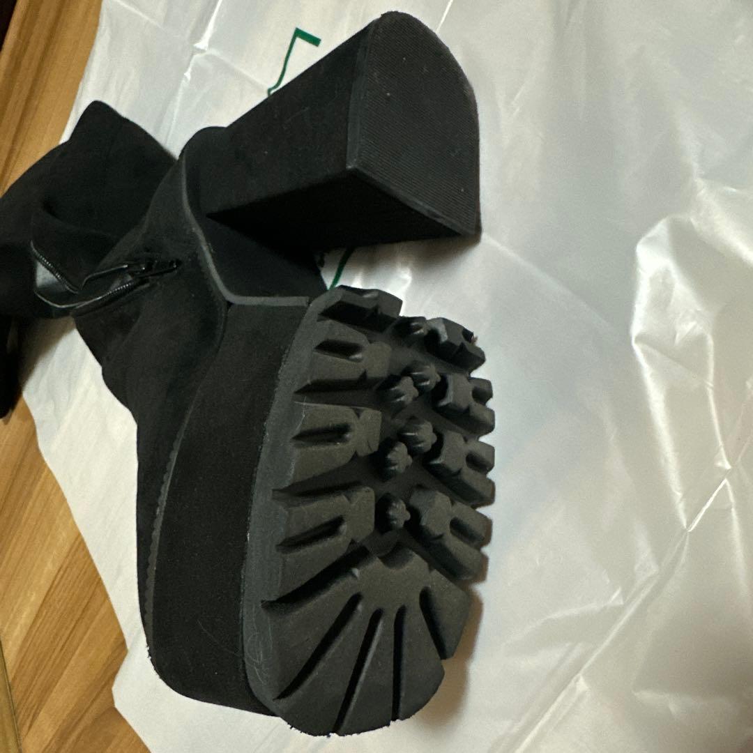 ニーハイブーツ