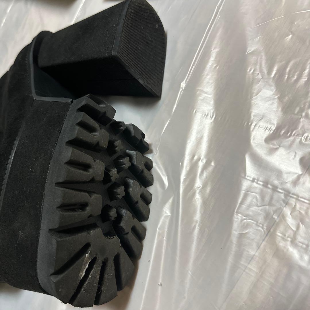 ニーハイブーツ