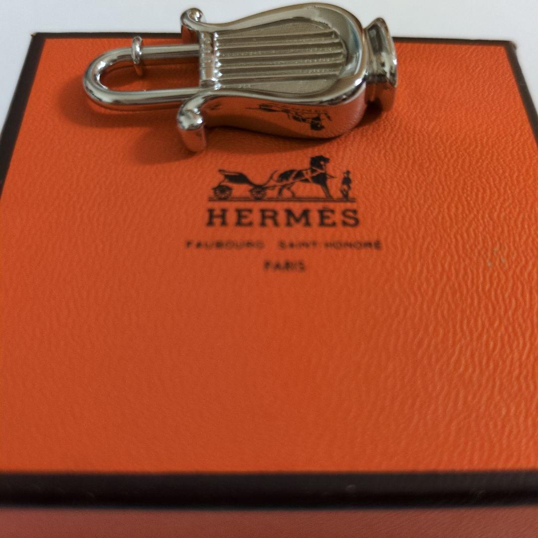 エルメス　HERMES ハープ型　カデナ　チャーム シルバー 箱付き