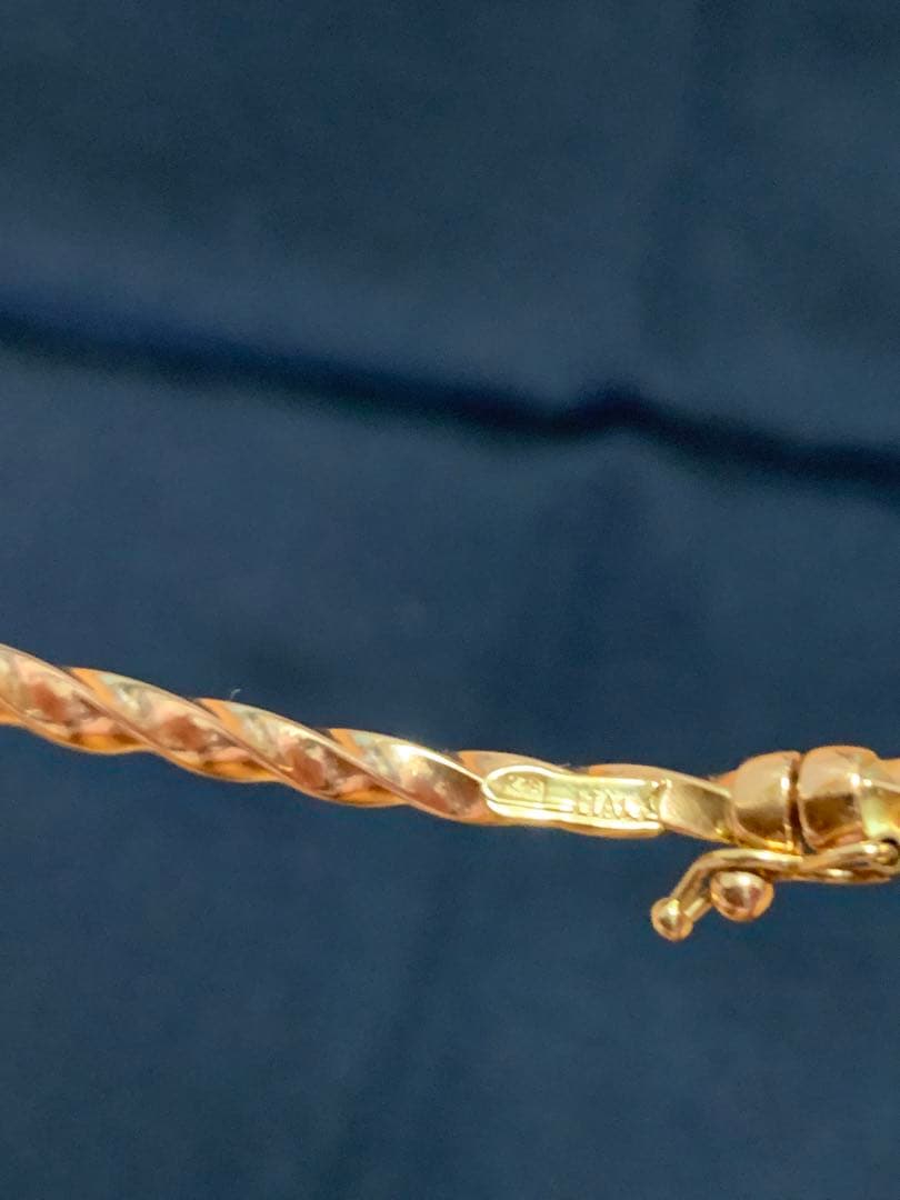 k18 バングル　イタリア製　ツイストデザイン